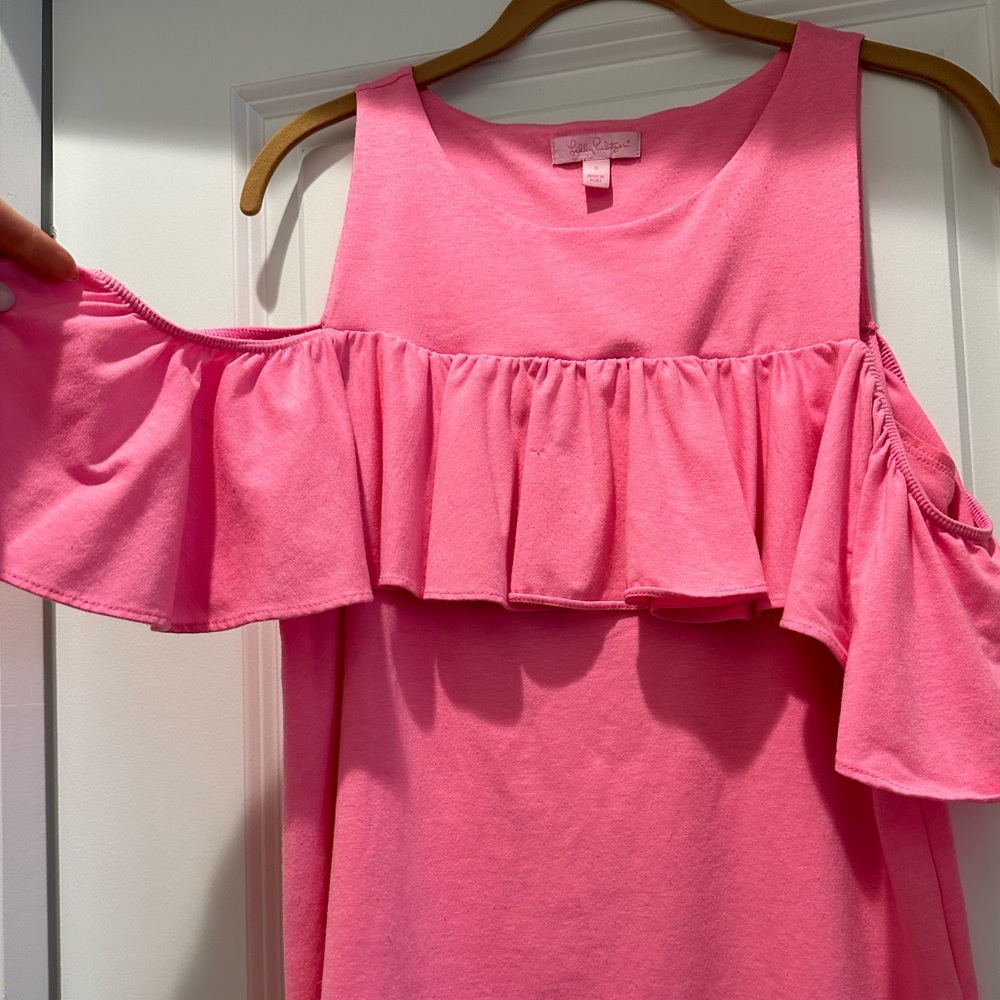 Lilly Pulitzer fun shoulder top